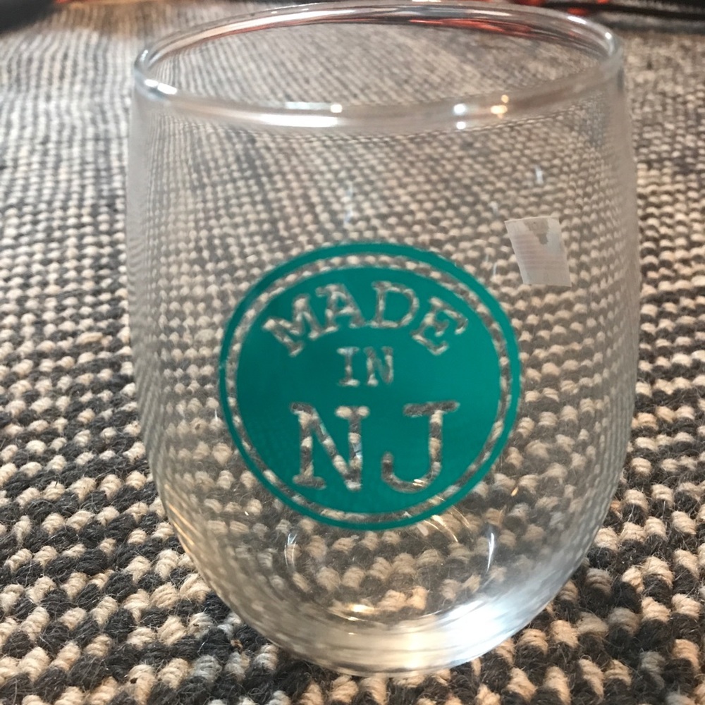 4 Stemless wine glasses